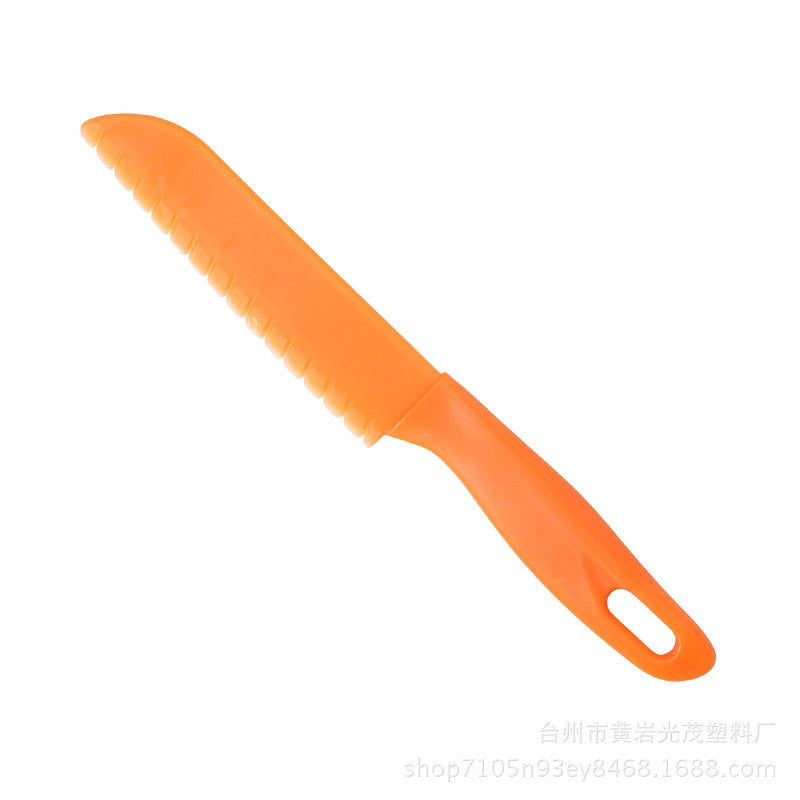 Sawtooth Cutter Plastic Fruit Knife