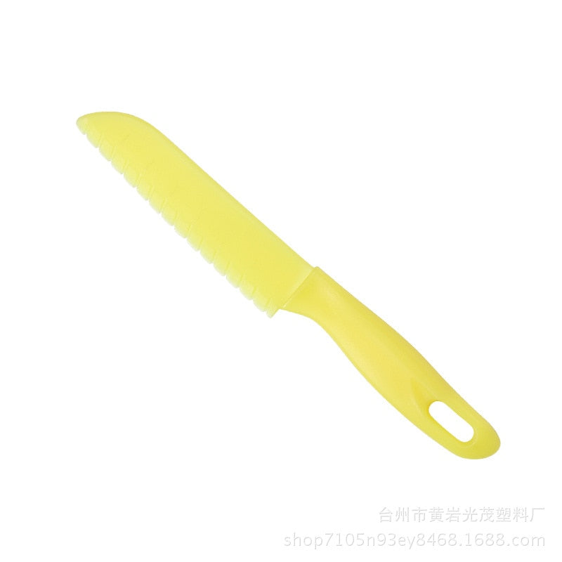 Sawtooth Cutter Plastic Fruit Knife